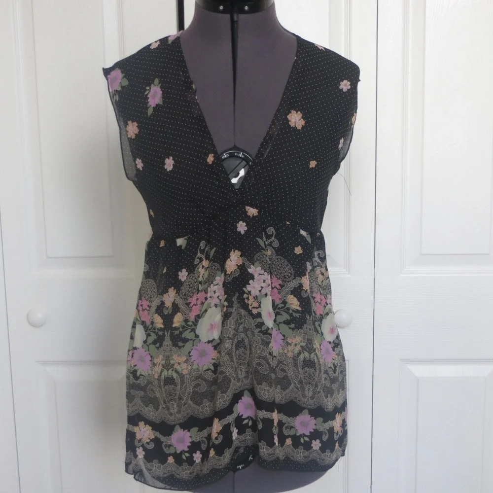 🔴CLEARANCE🔴 Size XS Floral and Dotted Sheer Top